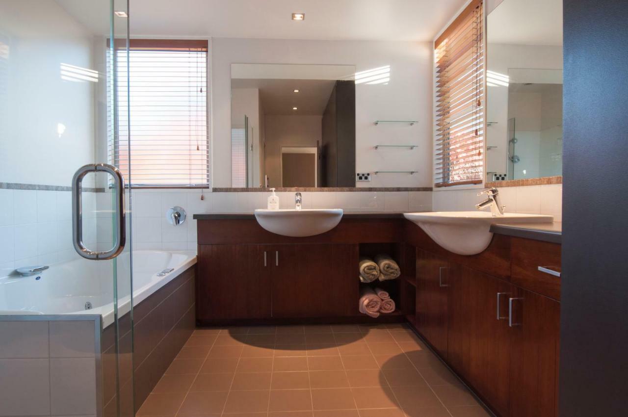 Sunrise Sanctuary Villa Wanaka Bagian luar foto